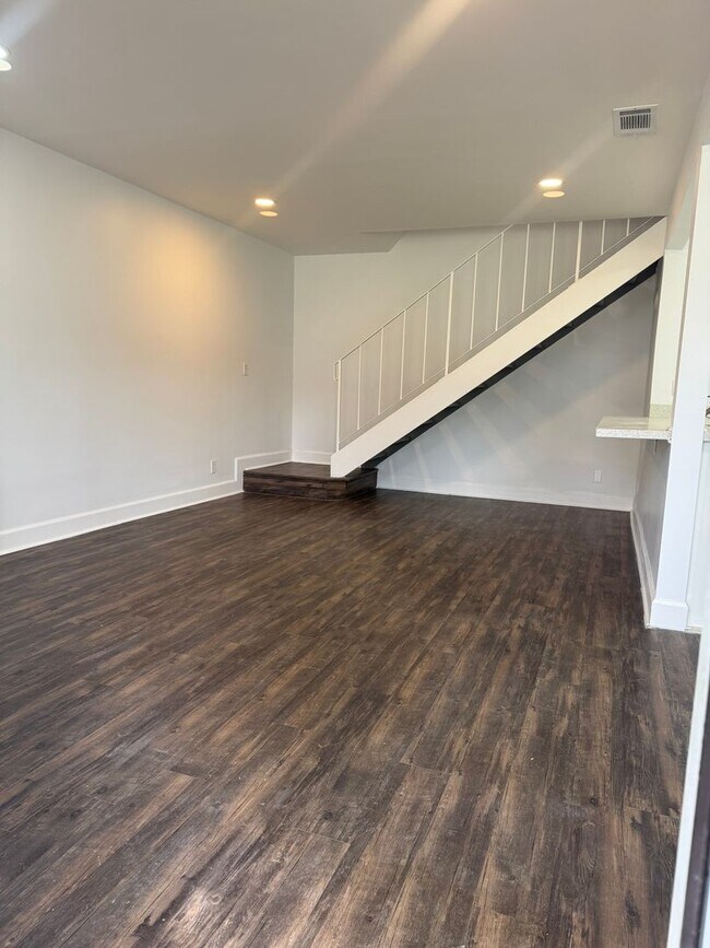 Building Photo - Townhome with Garage Included ** 1st Month...