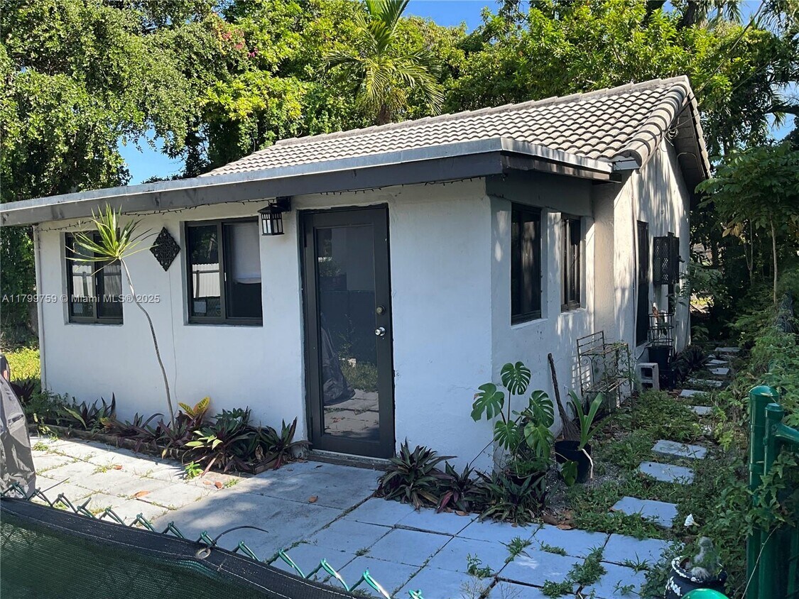 Foto principal - 418 NW 48th St
