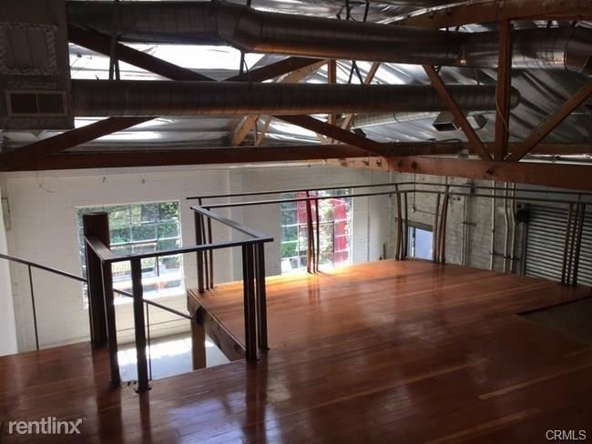 Building Photo - Studio, 1 bath House - 2888 E Walnut St