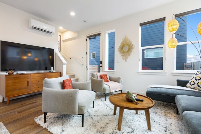 Foto del edificio - 4404 37th Ave SW