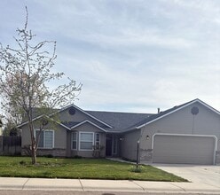 Building Photo - 3915 E Presidential Dr