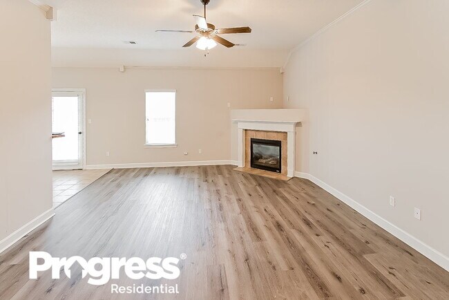Building Photo - 2700 Pinnacle Dr