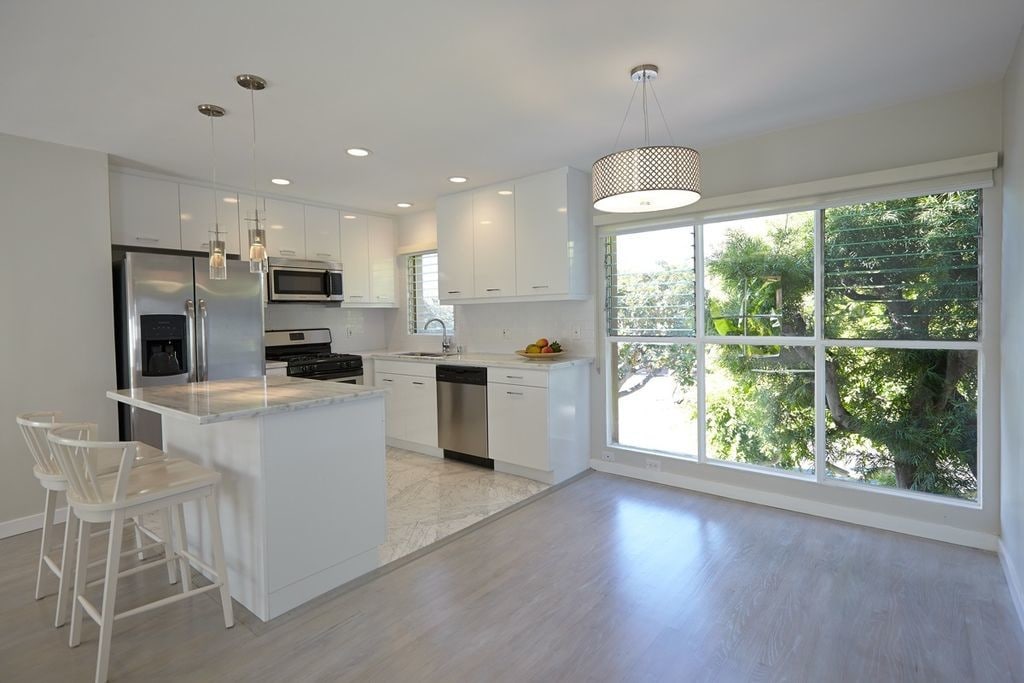 Primary Photo - 316 San Vicente Blvd