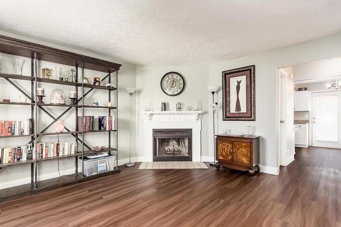 Foto principal - Beautiful townhome with basement