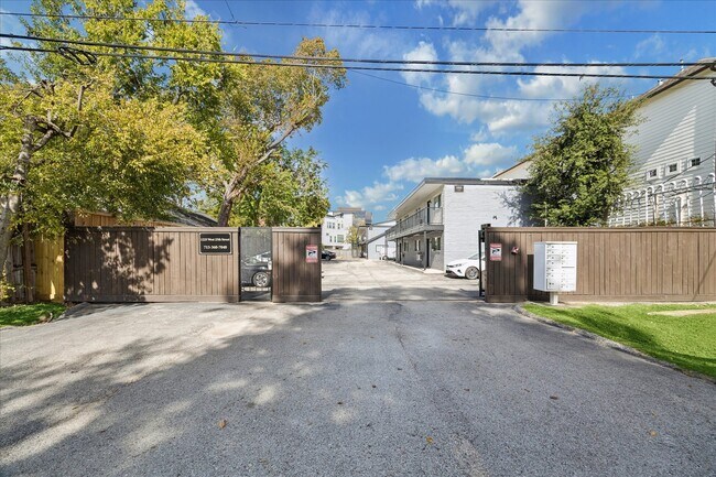 Foto del edificio - 1225 W 25th St