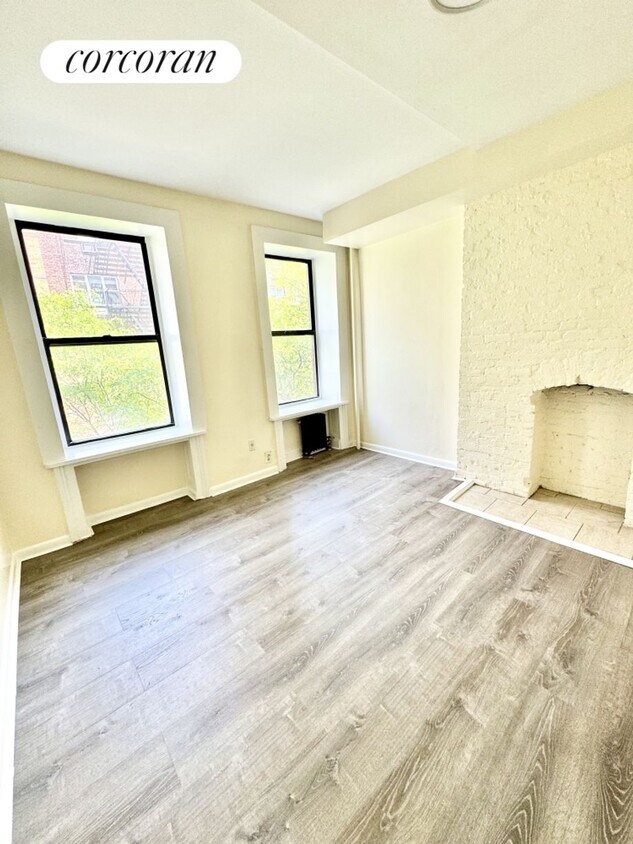 Foto del edificio - 424 E 83rd St