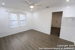 Foto del edificio - 1135 Gladstone Ave