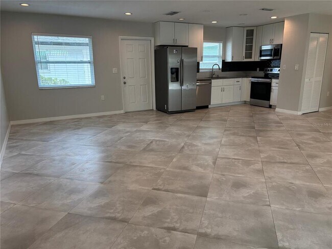 Foto del edificio - 5839 Erin Ln S