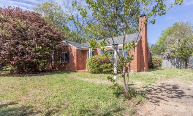 Foto del edificio - 2727 Pelzer Ave