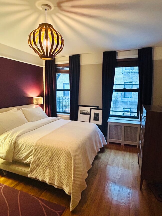 bedroom - 779 Riverside Dr