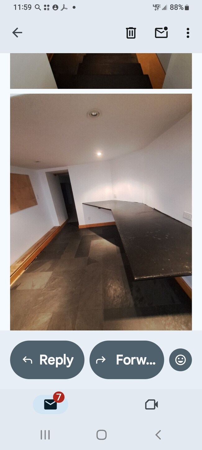 Bureau - 115 Close Av