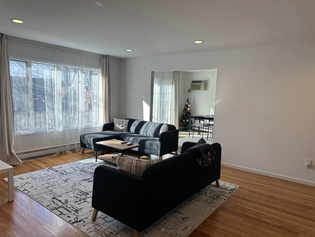 Building Photo - 531 Day Ave