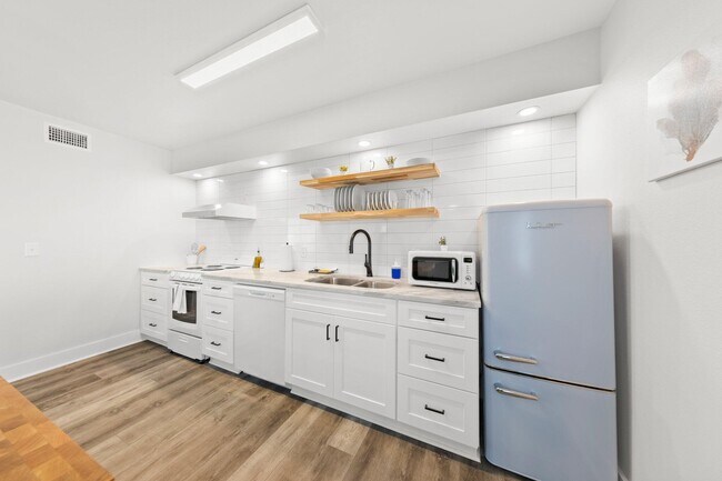 Building Photo - 306 Barracuda Ave