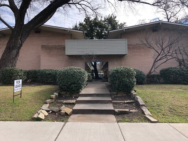 Highland Park Furnished Condo with Patio - 4712 Abbott Ave