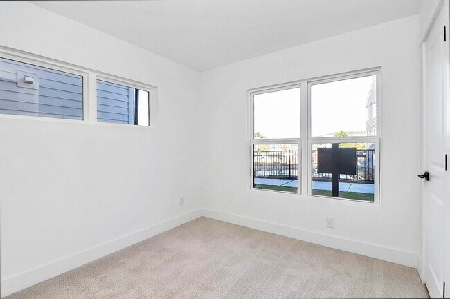 Building Photo - 5027 Duchess Dr