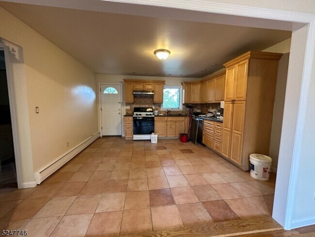 Foto del edificio - 8 Ferrary Pl