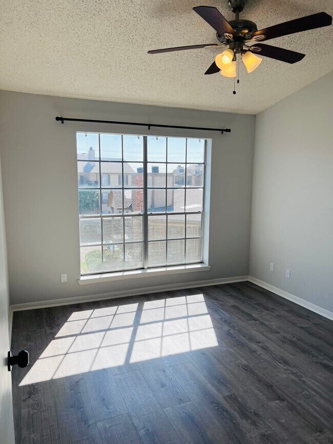 Building Photo - 2121 Hepburn St