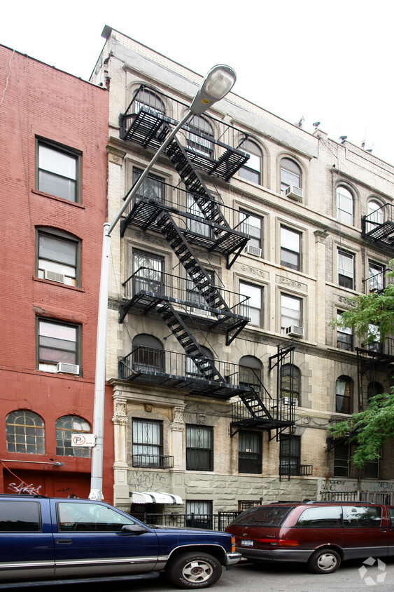 Foto del edificio - 219 Henry St