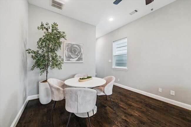 Foto del edificio - 5443 Camaguey St