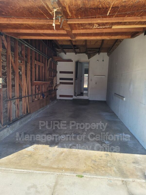 Building Photo - 2475 Kennedy Ave