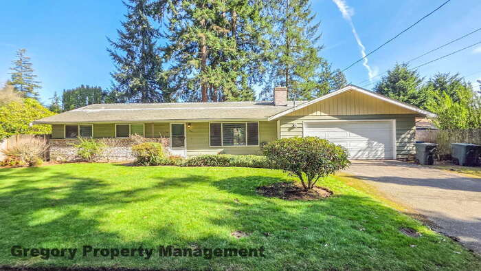 Edmonds Rambler – Prime Location & large back yard! - Edmonds Rambler – Prime Location & large back yard!