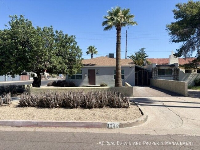 Photo - 1348 W Lynwood St Apartment