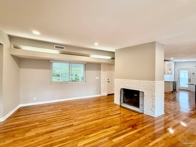 Building Photo - 205 Fairpoint Dr