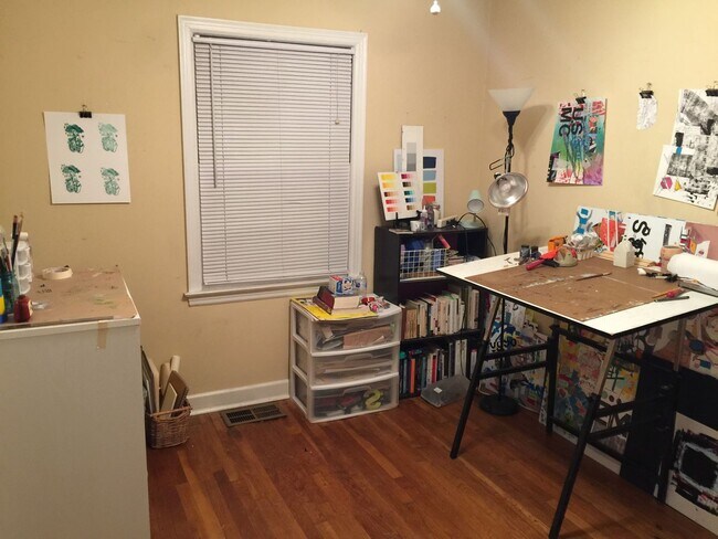 Foto del edificio - Two Bed / One Bath - Very Convenient Unit for Rent in Brandon