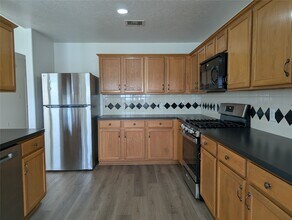Building Photo - 5618 Savannah Woods Ln