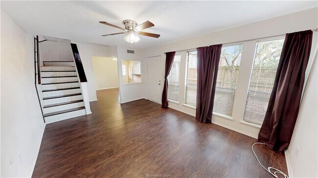 Building Photo - 2411 De Lee St