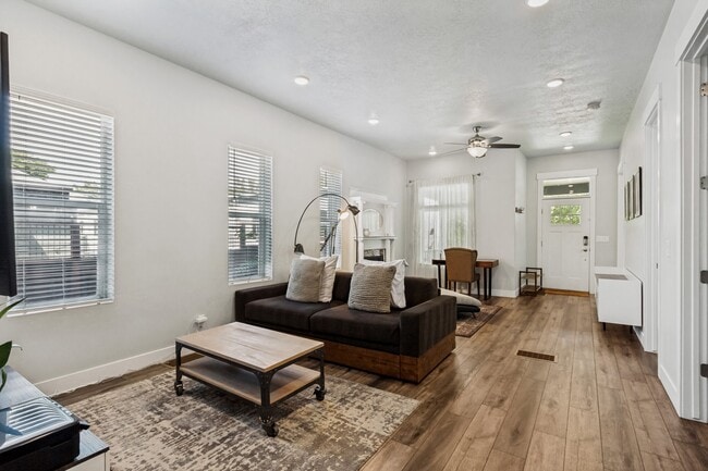 Building Photo - 814 S 800 E
