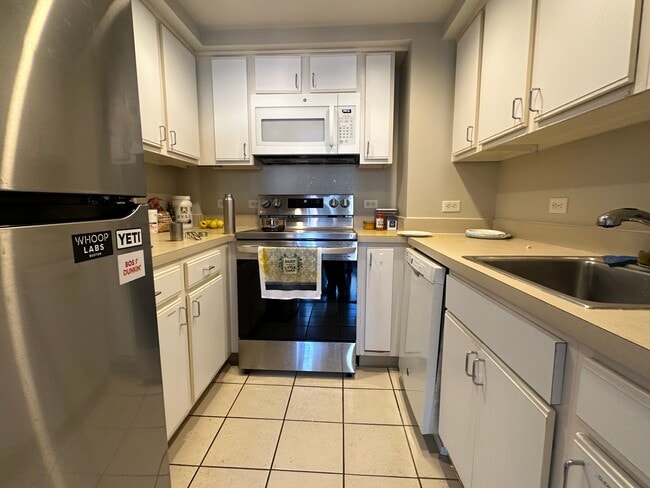 Building Photo - 623 Commonwealth Ave