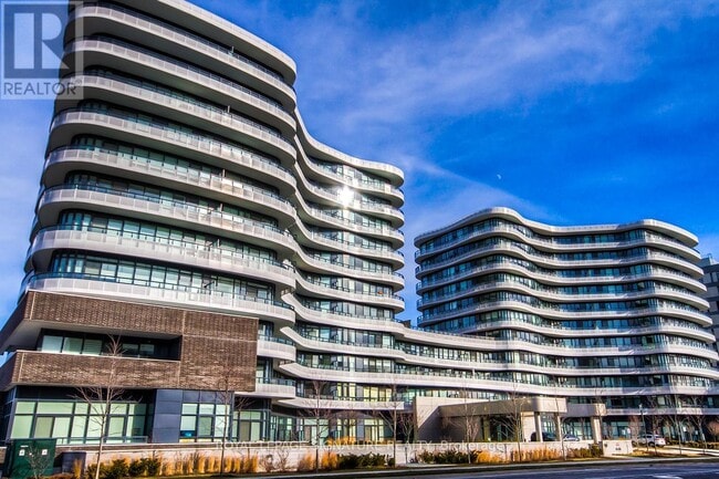Building Photo - 99-499 The Donway W