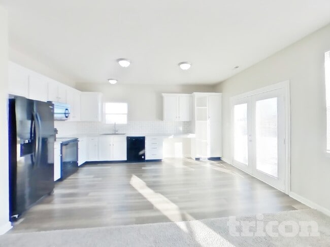 Building Photo - 5367 Shamus Dr