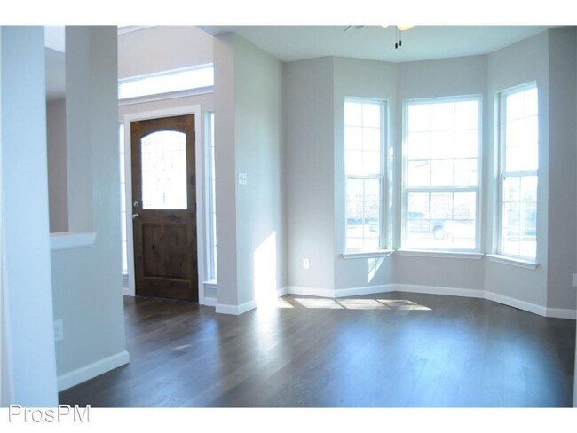 Building Photo - 3 br, 2.5 bath House - 923 Felicia Ln