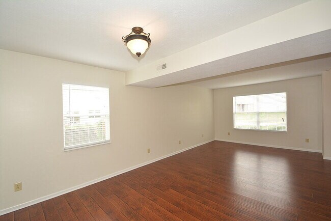 Foto del edificio - 453 Yorktown Ln
