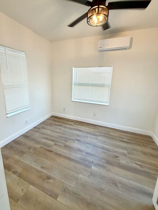 Foto del edificio - 2 bedroom 1 bathroom duplex in Tampa Heights