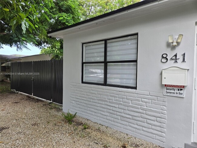 Building Photo - 841 S 24th Ave