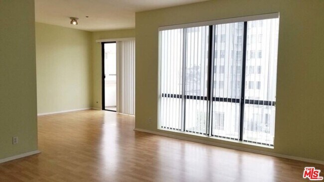 Foto del edificio - 533 S St Andrews Pl