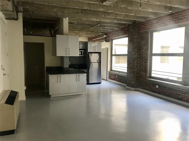 Building Photo - 548 S Spring St
