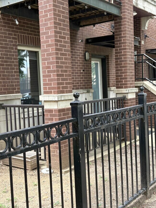 Foto del edificio - 1226 S Blue Island Ave