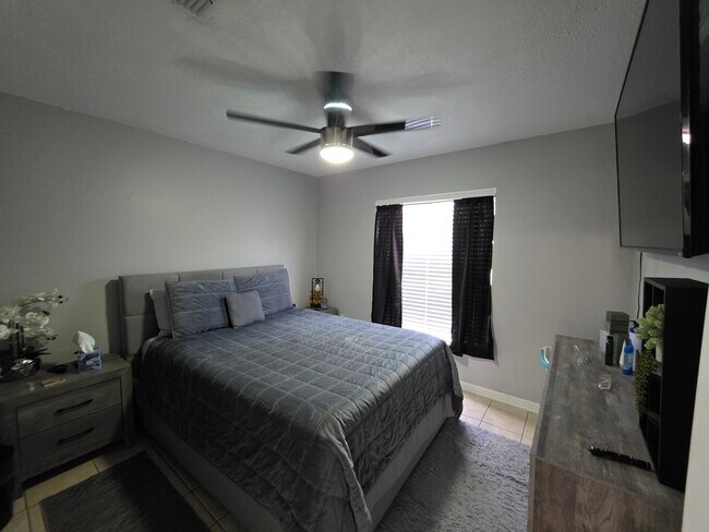 Foto del edificio - 763 Country Woods Cir