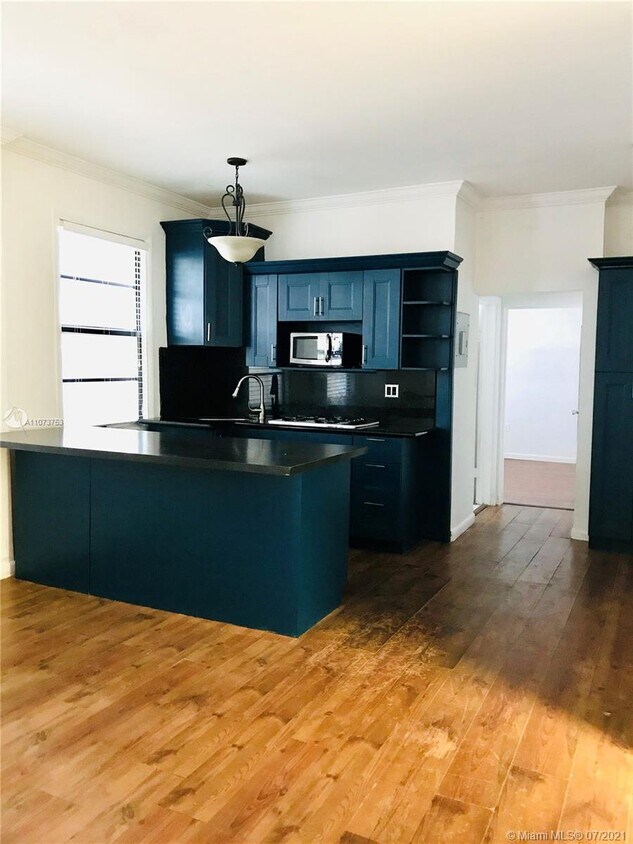 Foto principal - 7149 Bay Dr