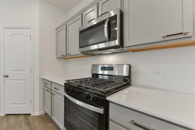 Building Photo - 24554 Pine Dr