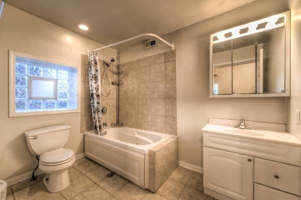 Building Photo - 526 7th St