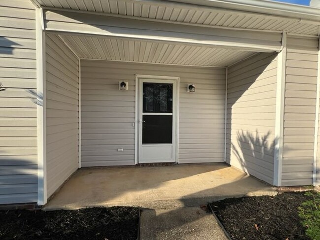 Foto del edificio - 3 bedroom/2bath home in North Columbus!
