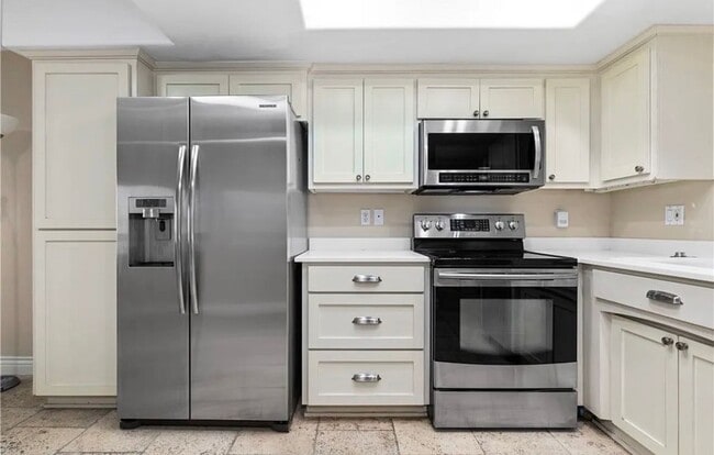 Foto del edificio - 3336 Harbor Cir