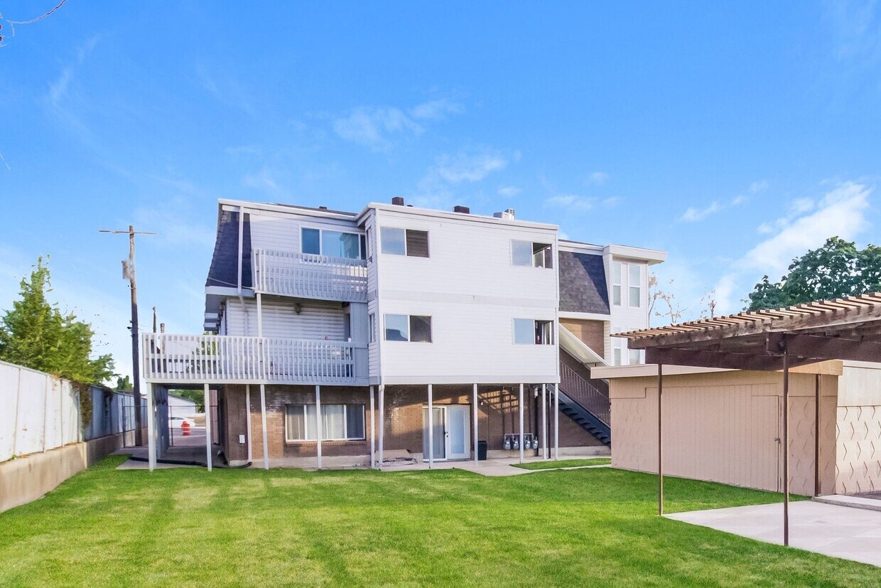 Foto principal - Cozy 2 Bed, 1 Bath Home with Central Air &...
