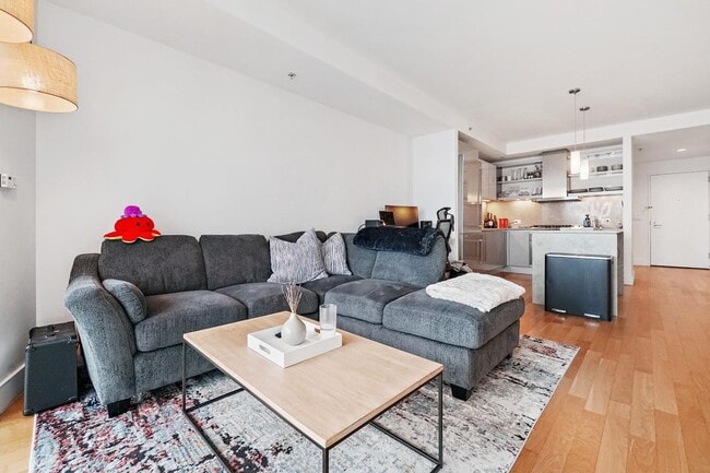 Building Photo - 77 Hudson St