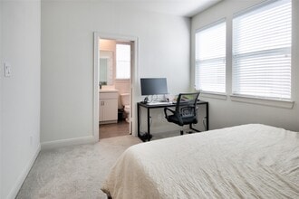 Building Photo - 1909 Maury St